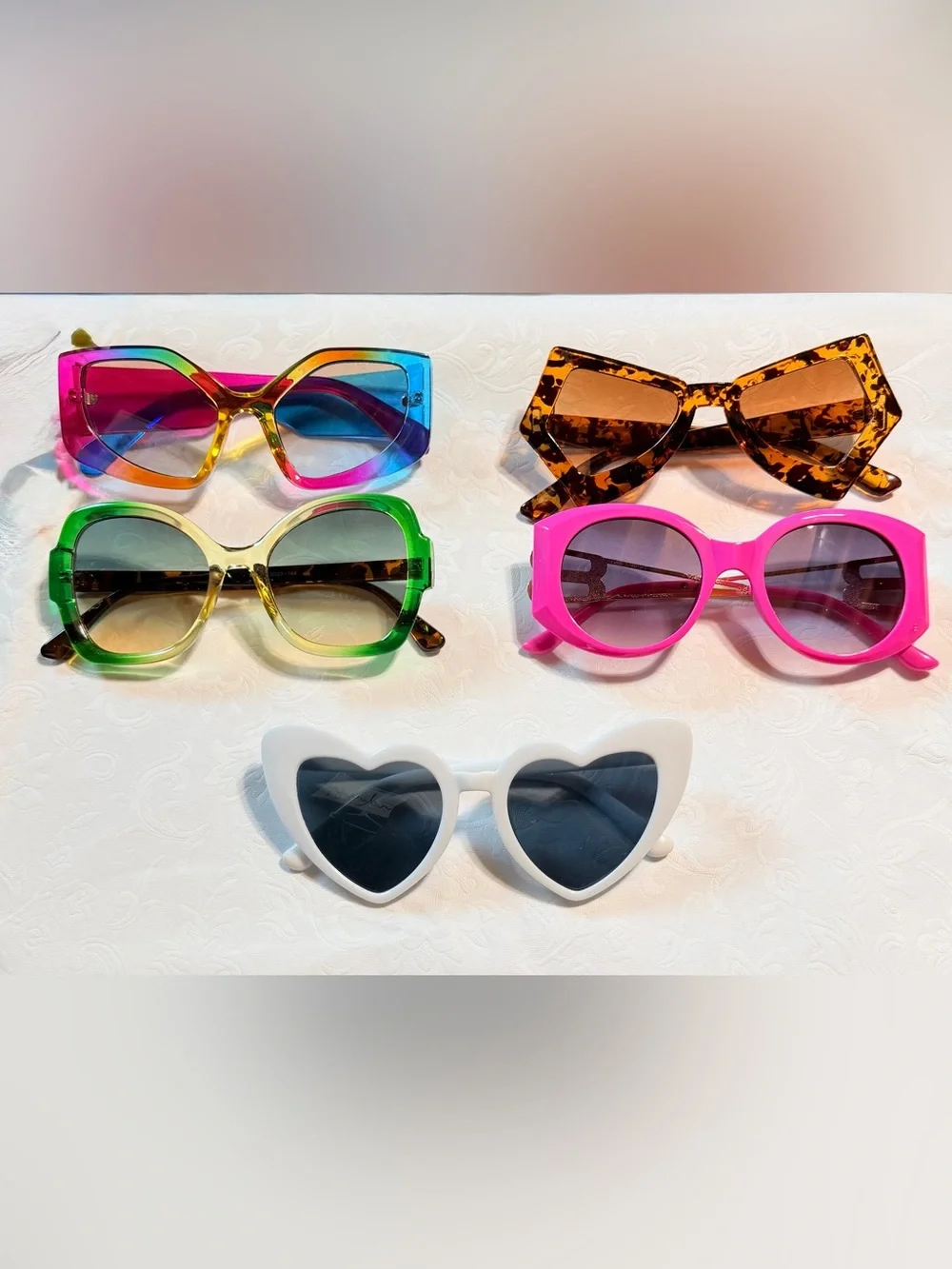 Lot of 5 Pairs of Sunglasses 😎